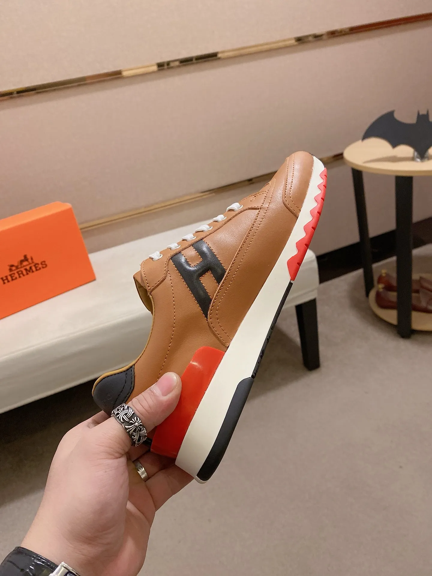 Ex-factory price: 500💰《HERMES》【Classic original single version】Hermès; top 🔝purchasing agent🔍🔍men's latest 🇺🇸sold simultaneously, original imported from Italy ▲▲first-layer cowhide ▲▲ (high-end, nobility and class) ) Exquisite workmanship (Italian 🇮🇹 imported water-dyed 🐂 cowhide lining) sole: original sole provided by the original factory, ⚠️exclusive double-layer activity·TPR·rubber·combined molded outsole; super comfortable·wear-resistant·non-slip·environmental protection The real thing is more beautiful when photographed in kind (high quality, following orders), you can come in and out at will * Number of yards: 38·39·40·41·42·43·44# (can be customized 45.)